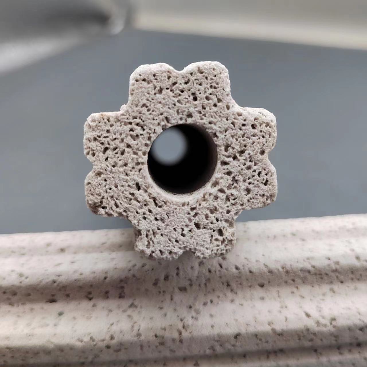 New Type Bacteria House 5 times Higher Surface Area Aquarium Ceramic Filter Media Porous Ceramic Rod for Fish Tank, Pond