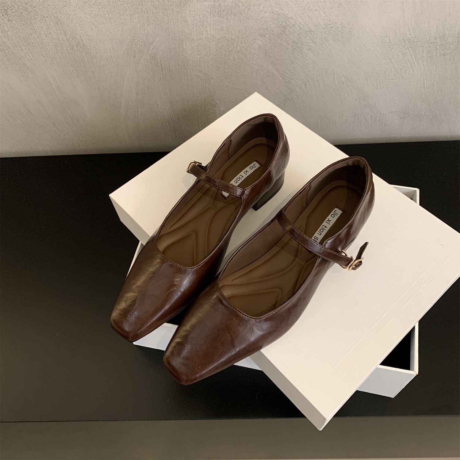 French evening breeze temperament commuting single shoe women's 2024 new autumn Korean version fairy thick heel Mary Jane small leather shoes