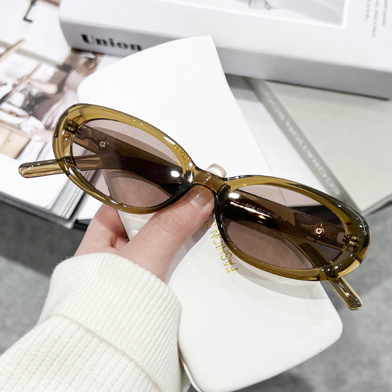 Men and women's new sunglasses women's senior sense small frame cat-eye sunglasses polarizing UV protection star sunglasses of the same type