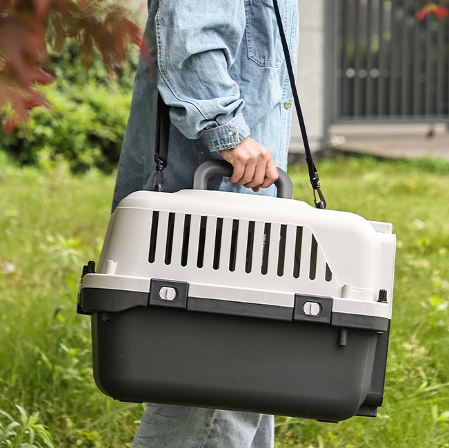 The new multi-style pet carrier can be detachable