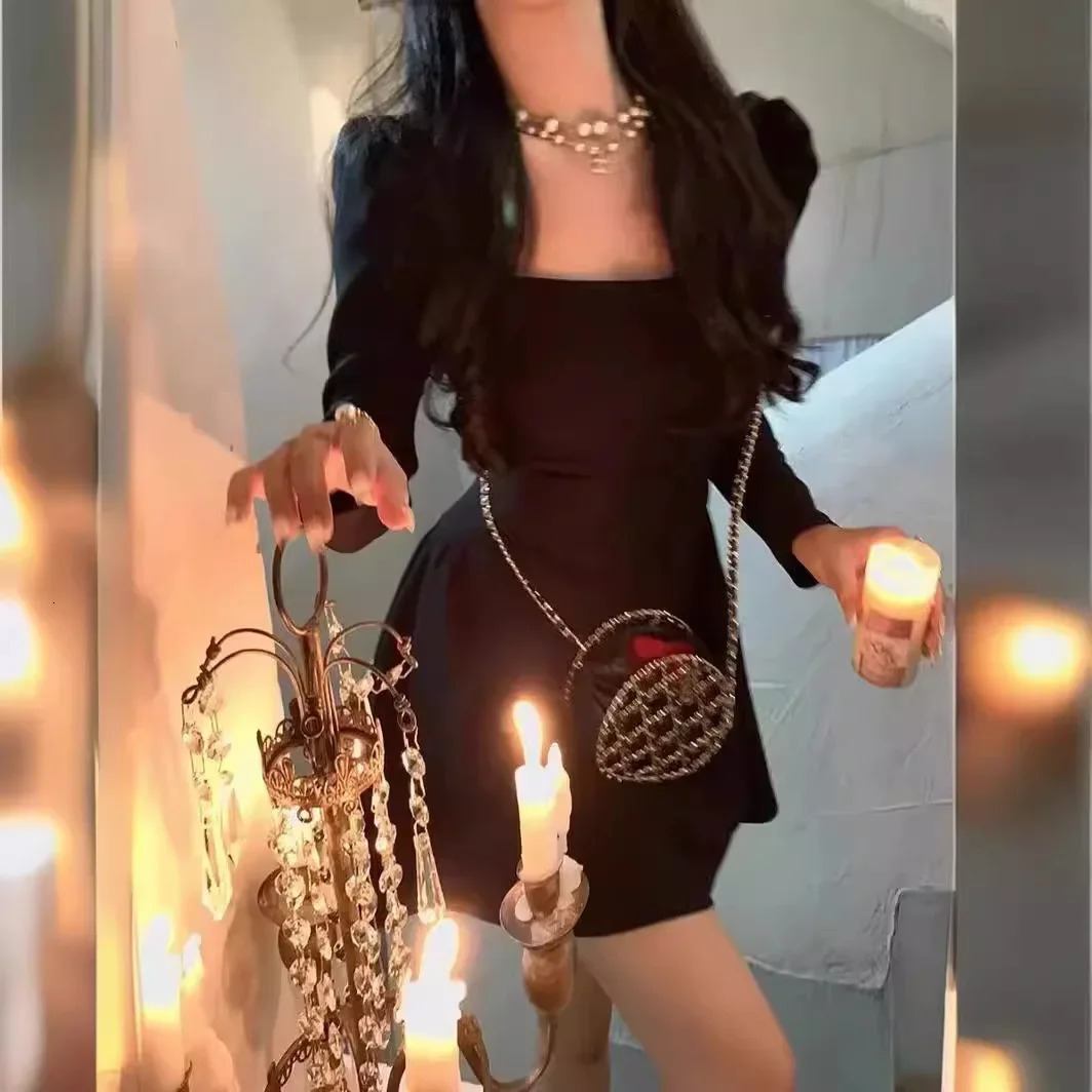 Elegant French style high-end Feelsquare collar dress womens clothing autumn niche waist fit slimming sleeve dress 241125