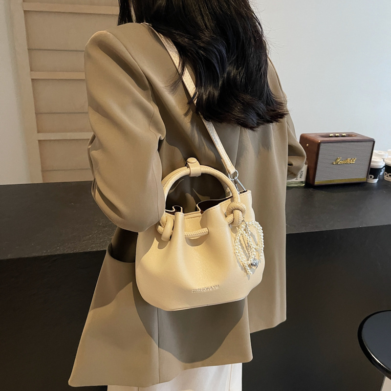 Wrinkled Small For Bags Handbags Women Fashionable Hand-held Shoulder Bag, Simple And Versatile Crossbody Commuting Bucket Bag Designer
