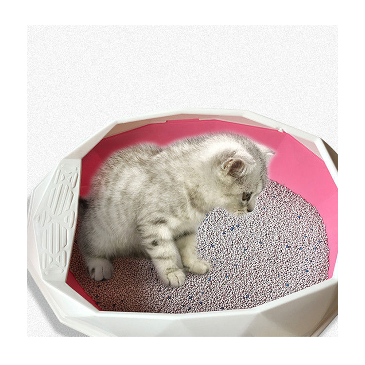 High Water Absorption Flushable Bentonite Cat Sand Rapid Absorption Dark Grey Kinetic Warrior Litter Sand For Cat