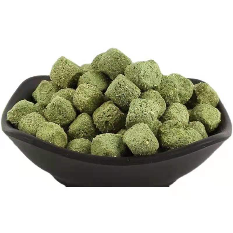 High Quality Freeze dried cat grass pellets cat snack chicken small particles kitties cat hairballs removal wholesale