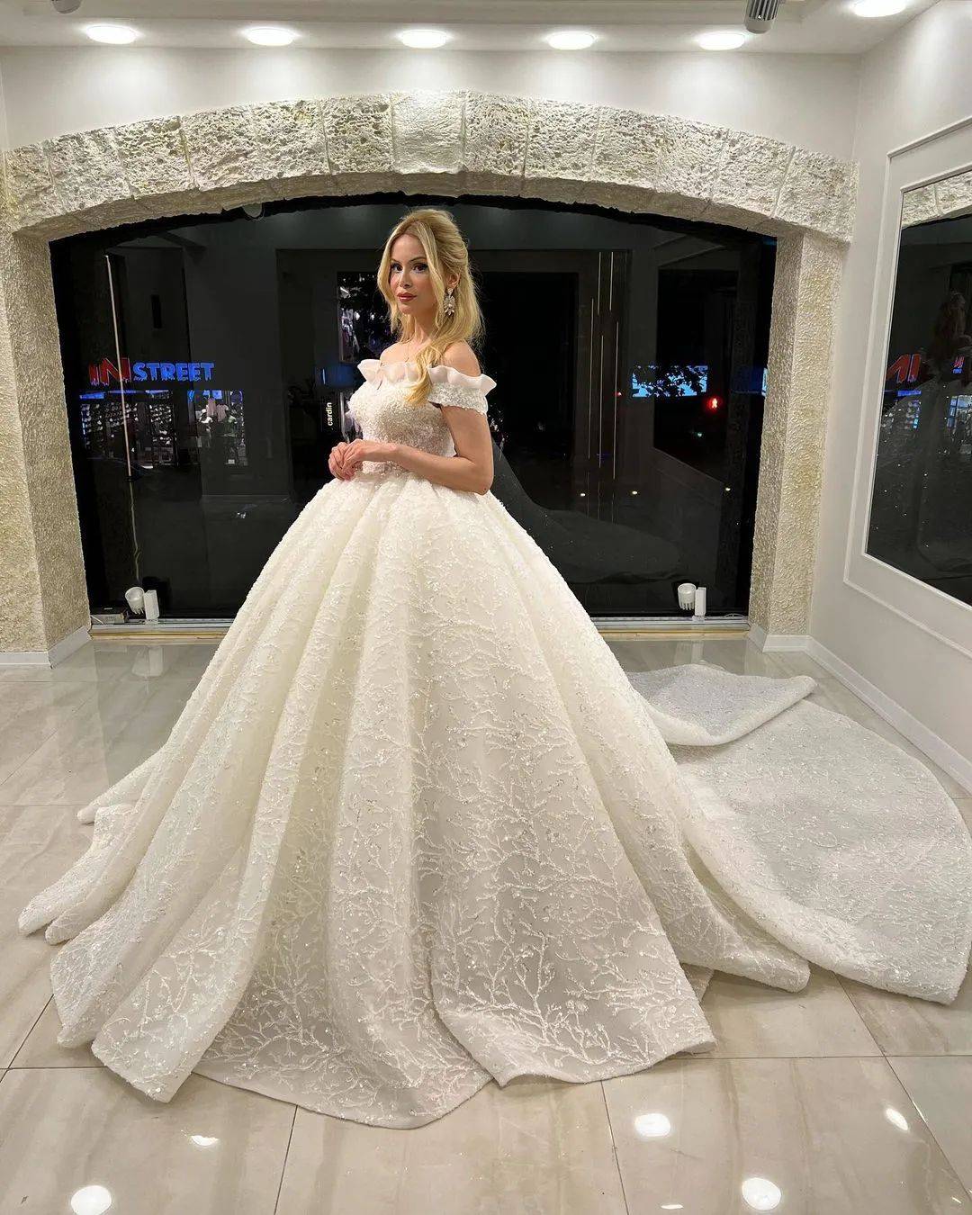 Vintage Wedding Dress For Women Off Shoulder Bridal Gown Sequins Ruffles Backless Sweep Train Customized Dresses vestidos de novia