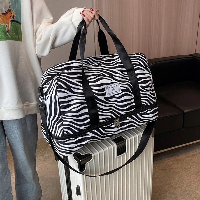 Large Capacity Travel Bag Wet and Dry Shoulder Luggage Handbag Leisure Sports Fitness Bag Leopard Print Womens Travel Backpack 241114