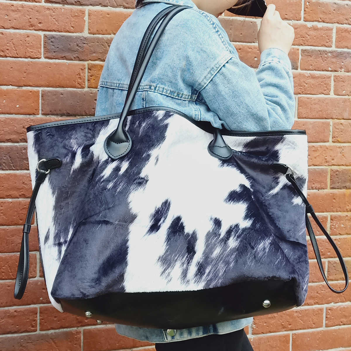 WoMens Large Capacity Tote Bag Plush Cow Printed Shopping Bag Handbag Weekend Travel Shoulder Bag Totes Handbags 241104