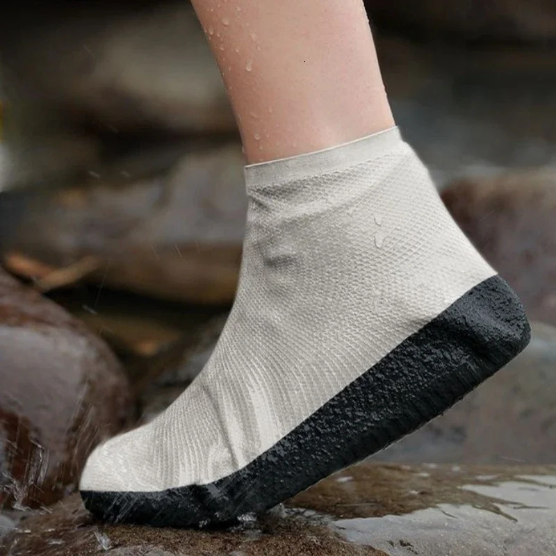 Waterproof and anti slip rainy day mens rain boots lightweight Galoshes mens shoe covers youth fashion original garden 241126