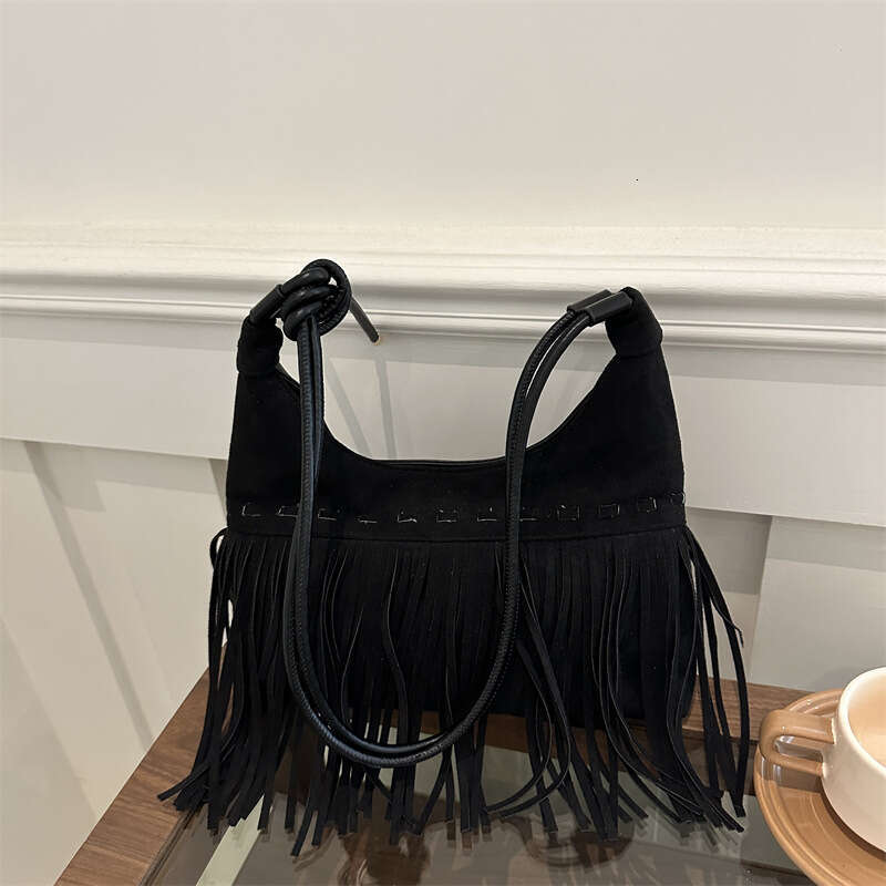 Fashion trend tassel for women, 2024 autumn new casual versatile single shoulder diagonal cross armpit bag
