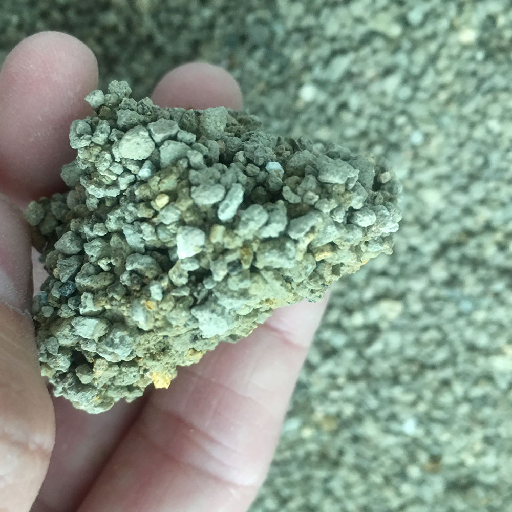 Premium wholesale price Electric super bentonite cat litter not easy to break activated carbon bentonite cat litter