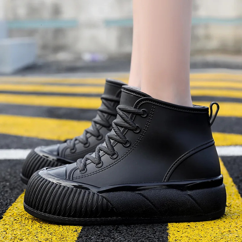 2025 pleated galoshes waterproof rain boots for womens rubber platform shoes 241126