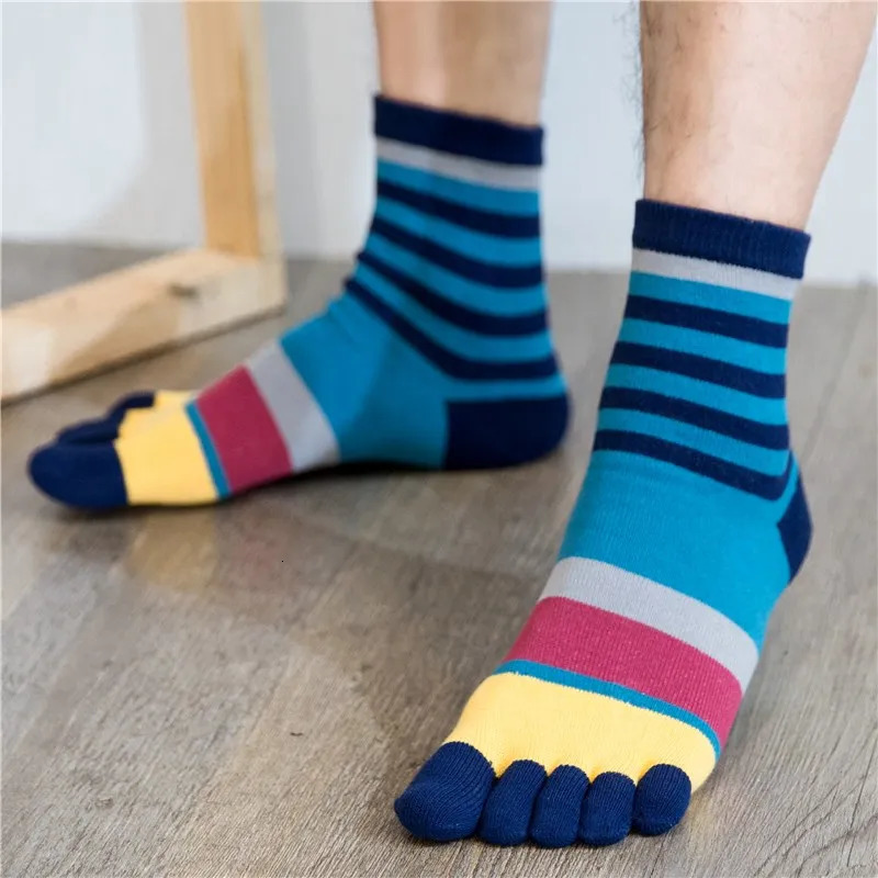 5 pairs of mens five finger shoes and socks autumn and winter striped cotton tube warm and comfortable finger shoes 241126