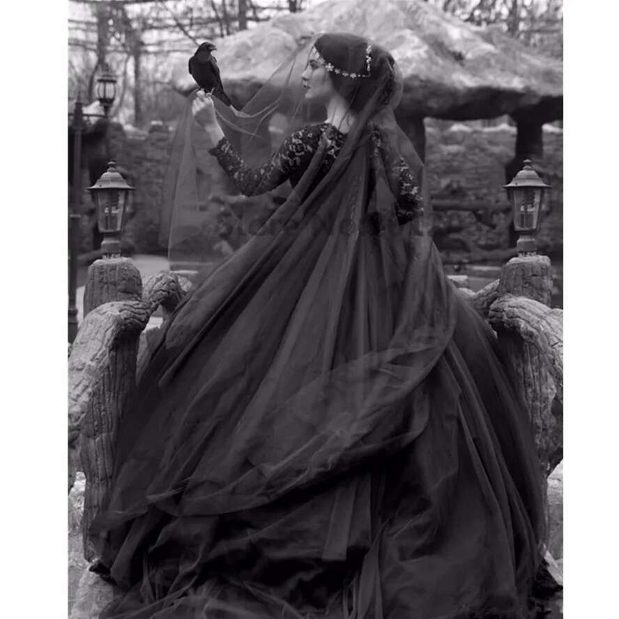 Vintage Black Gothic Long Sleeves Lace Ball Gown Dresses Tulle Applique Beaded Sweep Train Bridal Wedding Gowns With Buttons