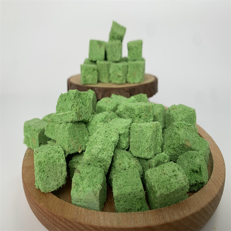 green food cat grass treats freeze dried cat claw snacks 100% safe chicken mixed fruit vegetables