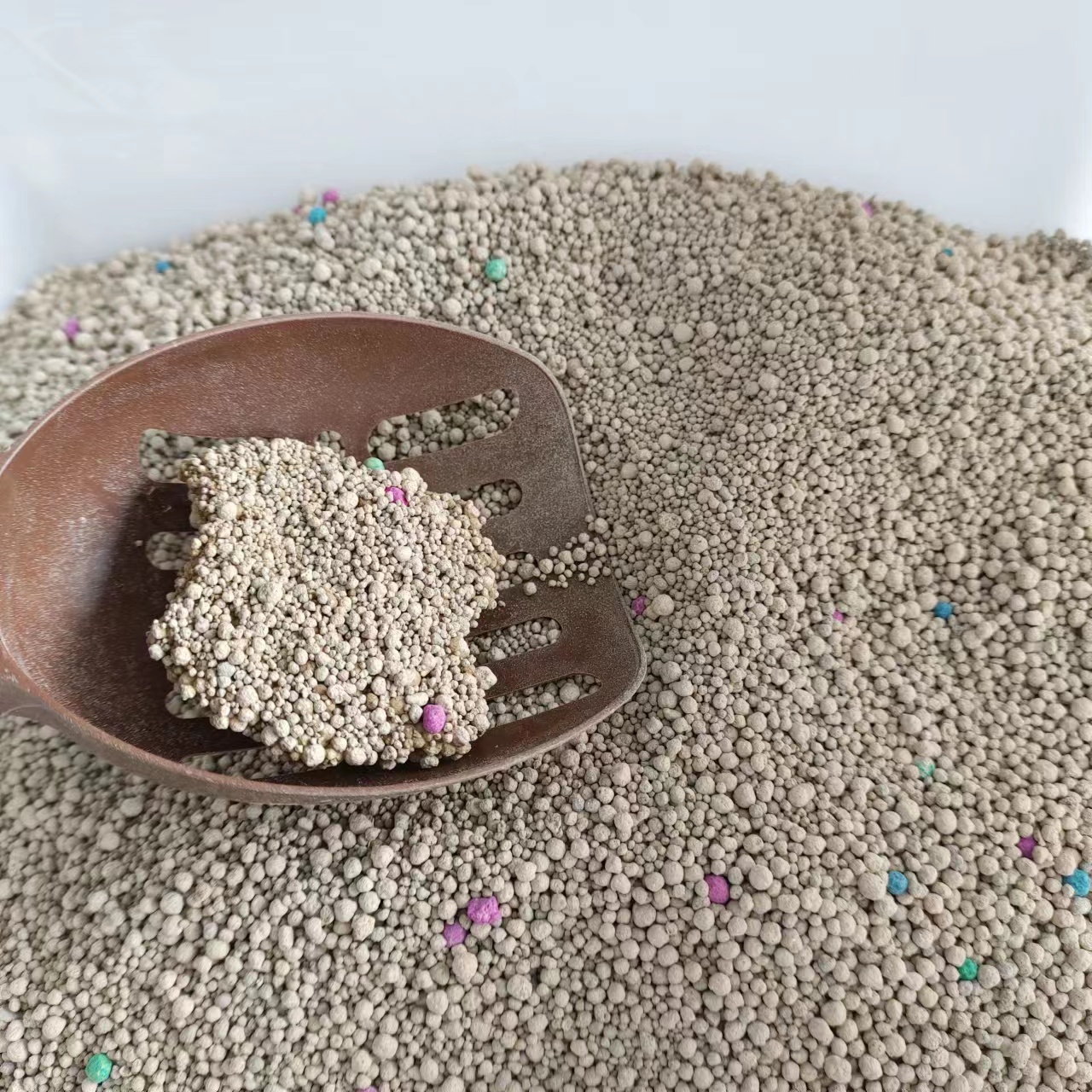 factory cheap price provided dust free fast clumping customized scent bentonite cat litter