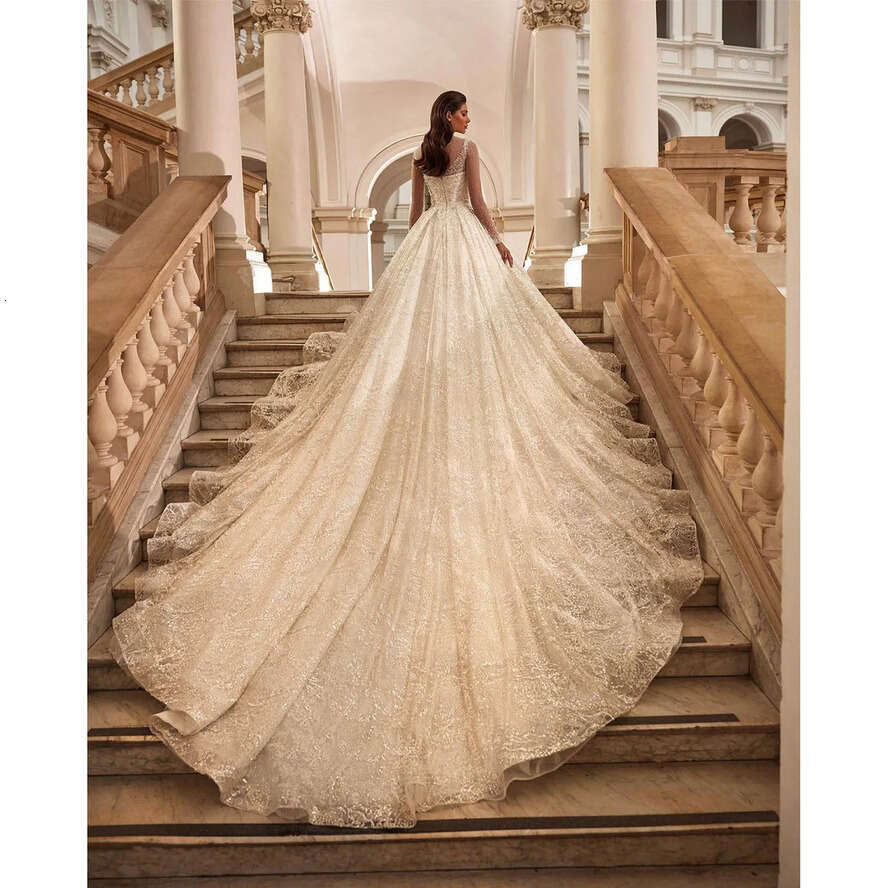 Exquisite Ball Gown Wedding Dress Beaded Appliques Sweetheart Strapless Bride Gowns With Jacket Sleeveless Tulle Bridal Dresses
