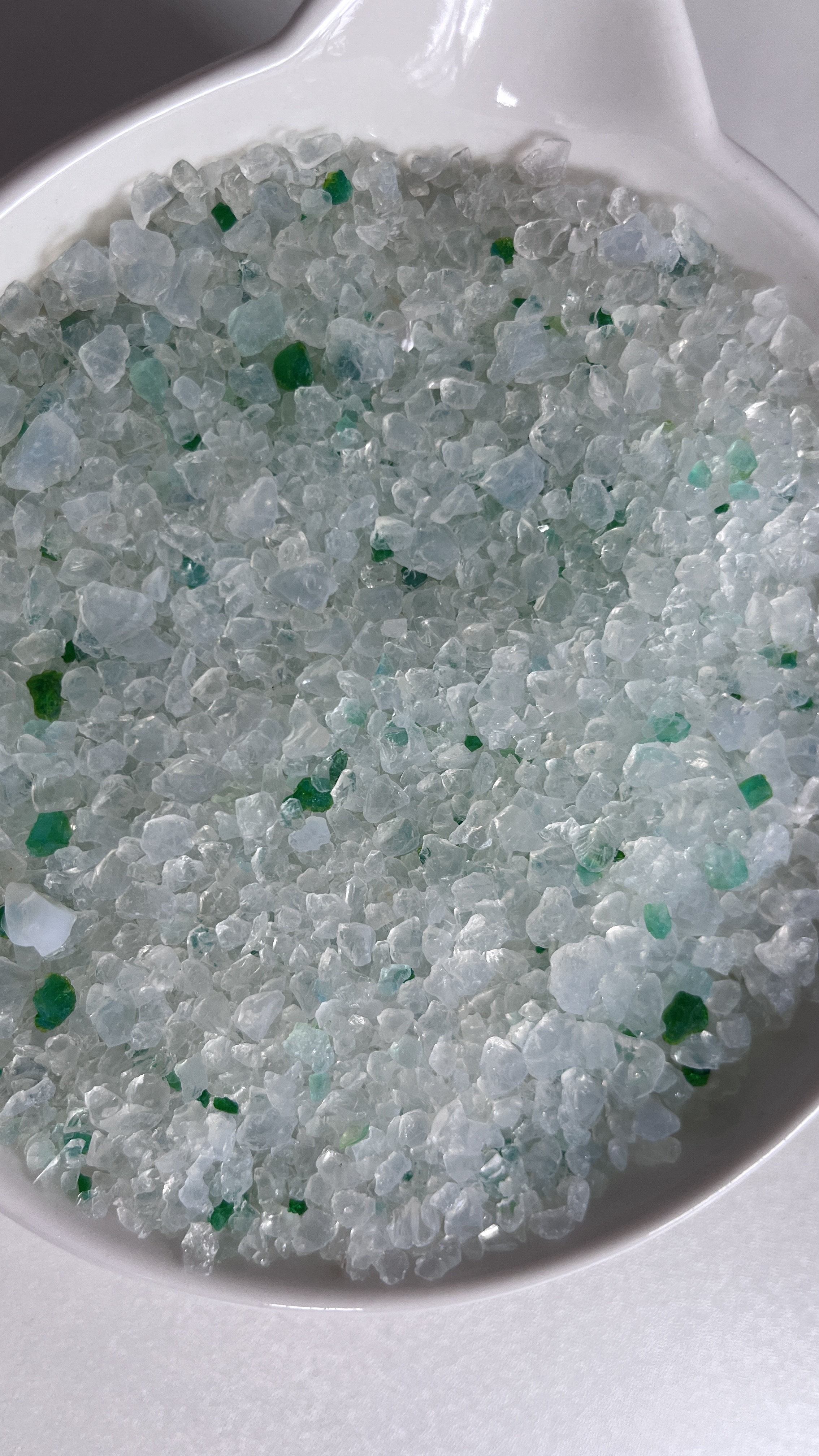 The Cheapest New Type Top Quality Highly Absorbent Natural Crystal Non Clumping Silica Gel Crystal Cat Litter Sand