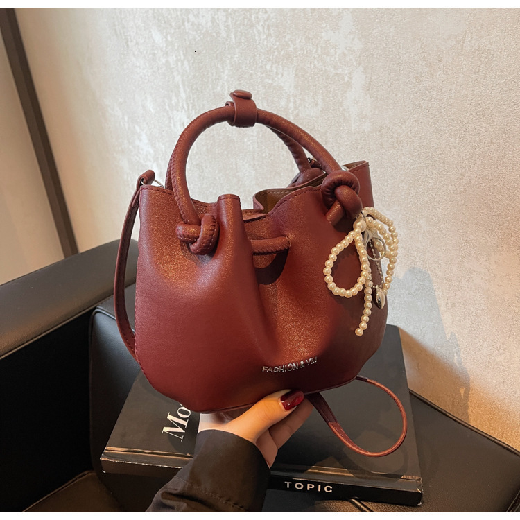 Wrinkled Small For Bags Handbags Women Fashionable Hand-held Shoulder Bag, Simple And Versatile Crossbody Commuting Bucket Bag Designer