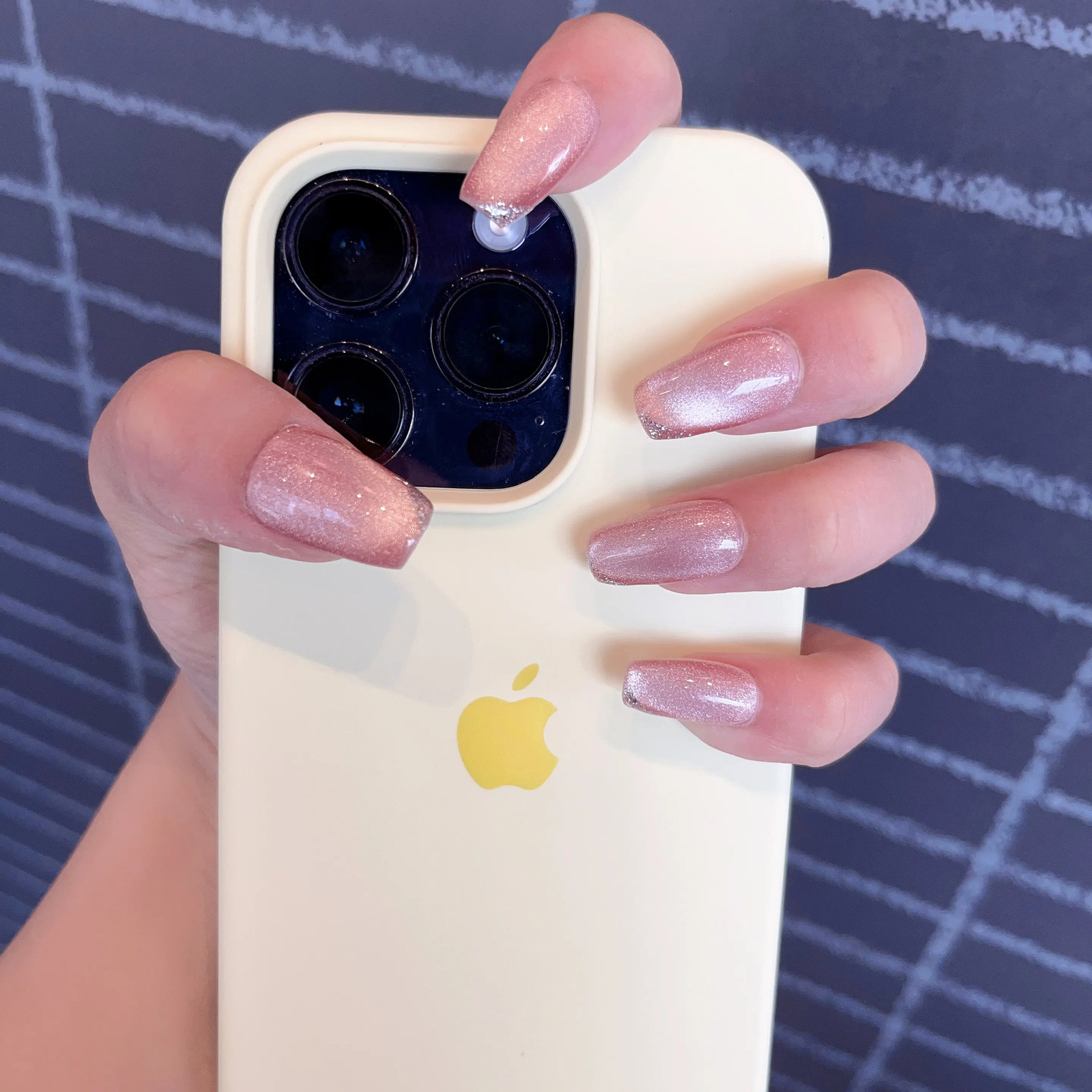 Emma Beauty hand presses nails naked pink cat eyes short and simple with a 3D magnetic effect fashionable and cool 241126