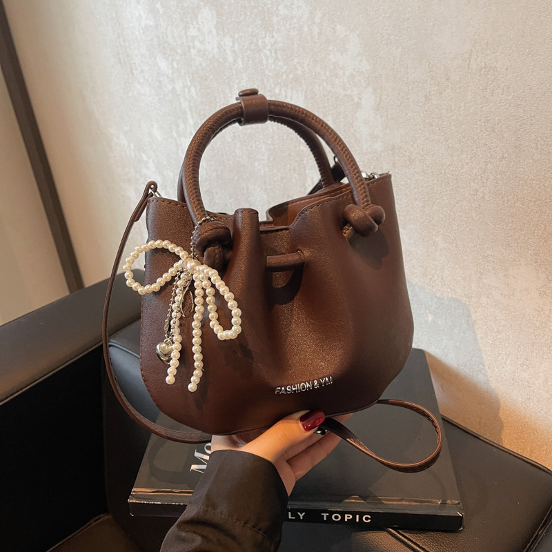 Wrinkled Small For Bags Handbags Women Fashionable Hand-held Shoulder Bag, Simple And Versatile Crossbody Commuting Bucket Bag Designer