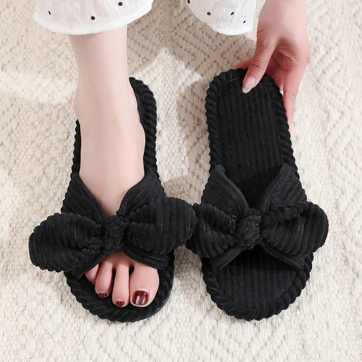 Womens Corduroy Bow Living Room Slippers for Home Use Soft and Casual Autumn and Winter Silent Light EVA Anti slip Bone Slippers 241126