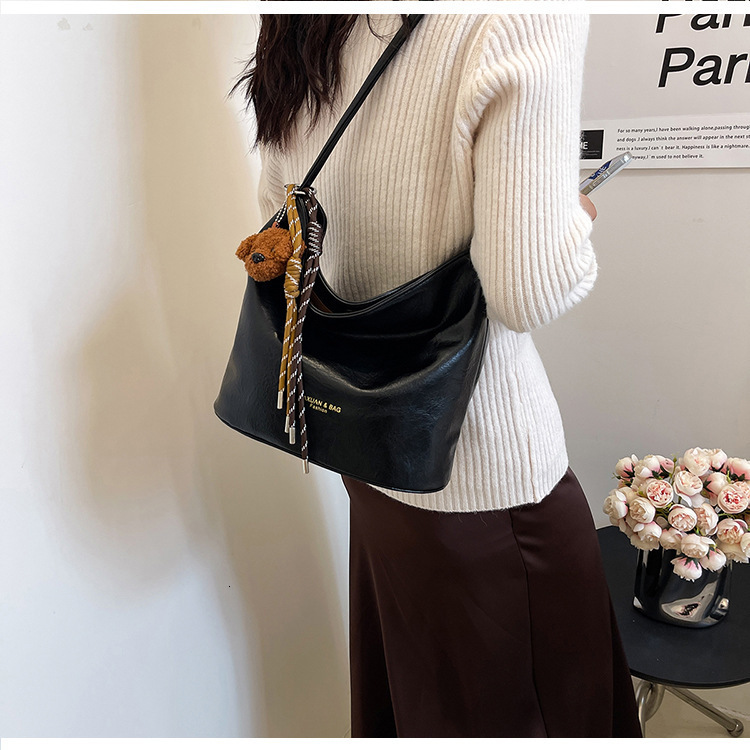 Autumn And Winter Super Popular Bags For Women New Versatile Single Shoulder Armpit Bag, Hand-held Bucket Bag Designer Handbags