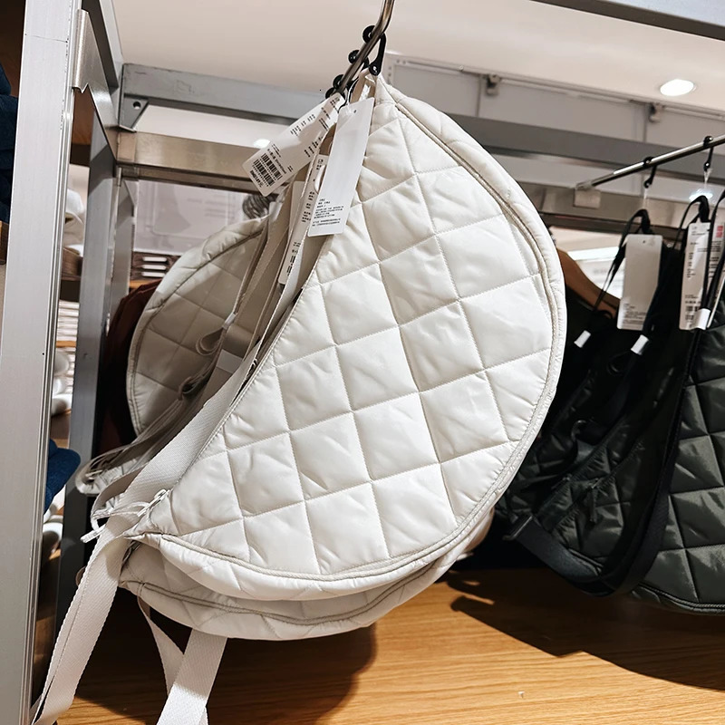 Fashion Quilted Shoulder Bag Stylish Dumpling Large Capacity Crescent Crossbody Trendy Half Moon Simple Satchel 241125