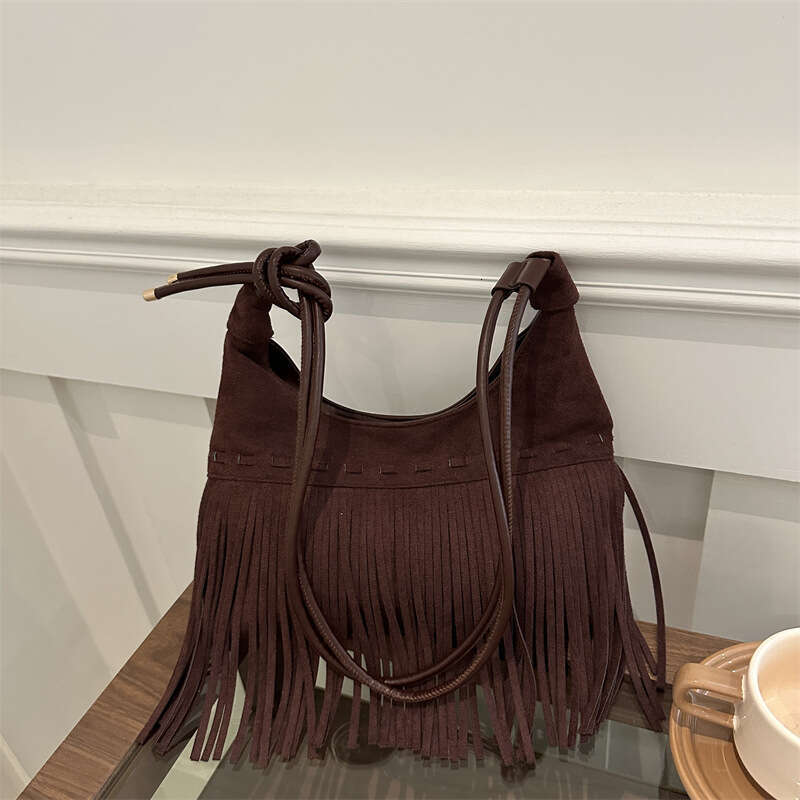 Fashion trend tassel for women, 2024 autumn new casual versatile single shoulder diagonal cross armpit bag