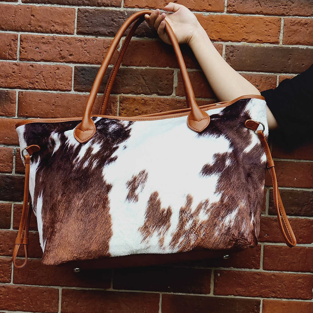 WoMens Large Capacity Tote Bag Plush Cow Printed Shopping Bag Handbag Weekend Travel Shoulder Bag Totes Handbags 241104