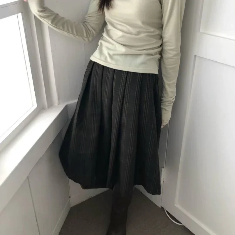 Korean retro pleated loose casual knee length skiing womens spring high waist contrasting color plain A-line skiing 241125