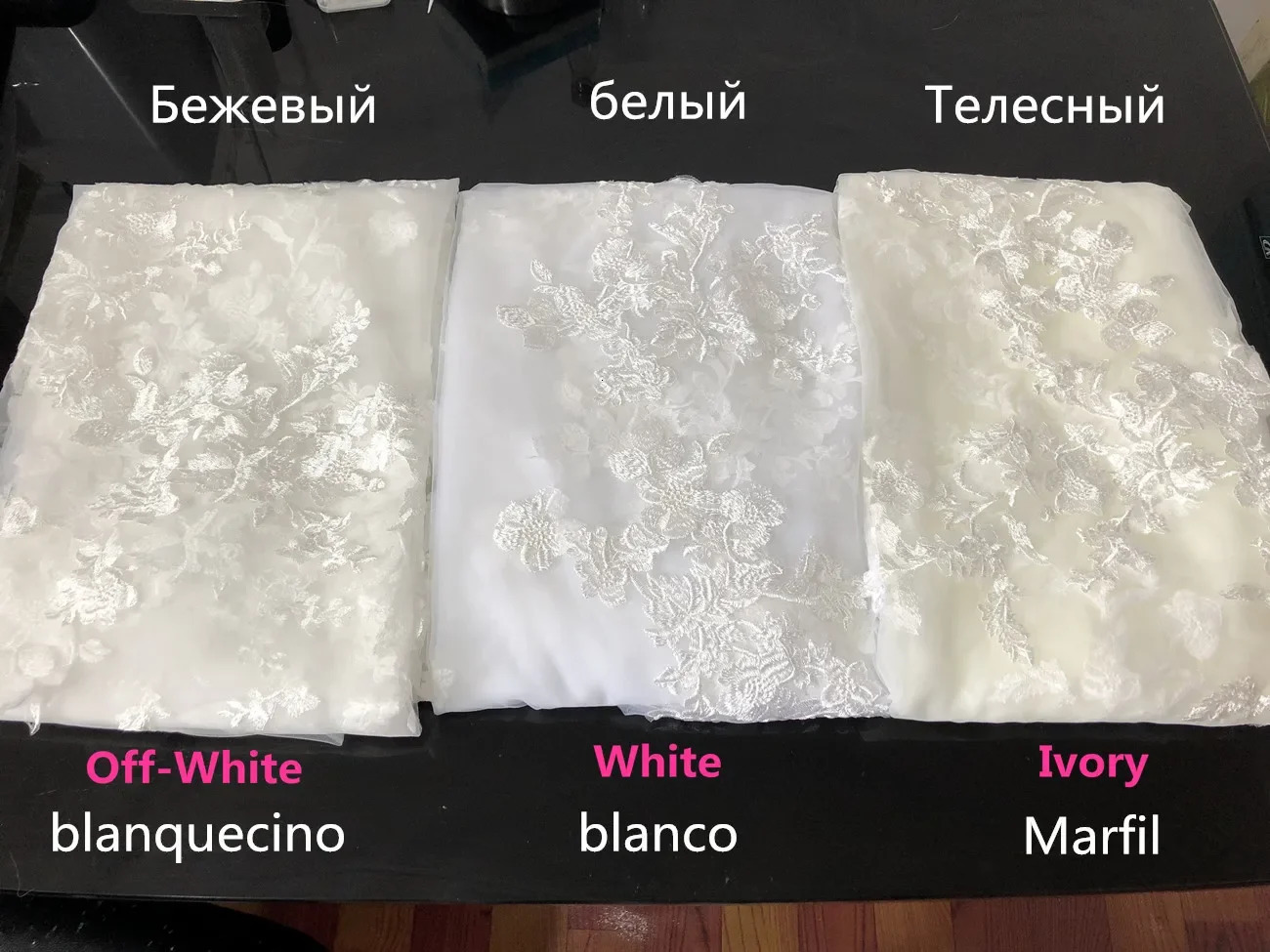 Wedding veil with long lace edges and 3D butterfly flower stickers covering the face of the cathedral brides veil with a comb Velo de Novia white ivor