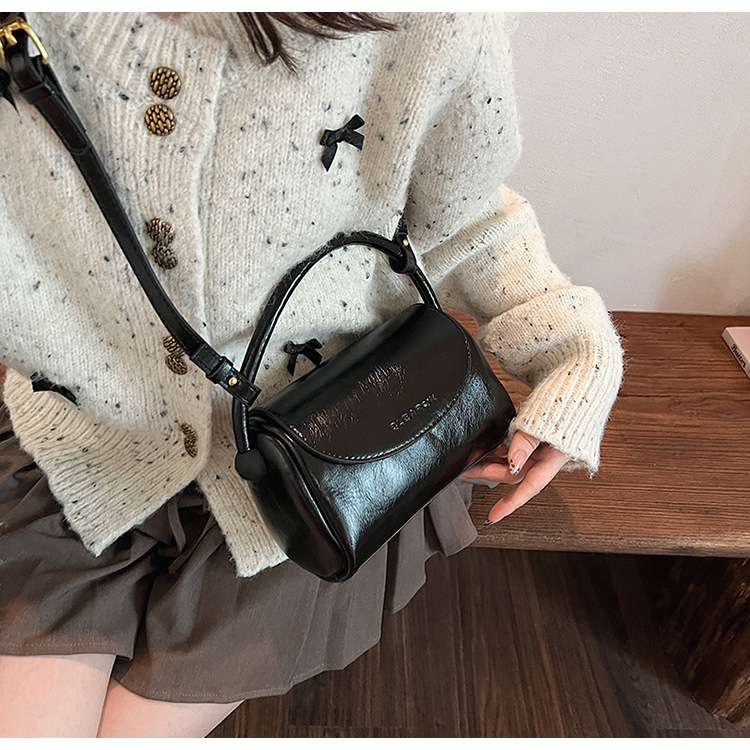 Outsourced Autumn/winter New Handheld Small Square Women's Fashion Versatile Single Shoulder Crossbody Bag