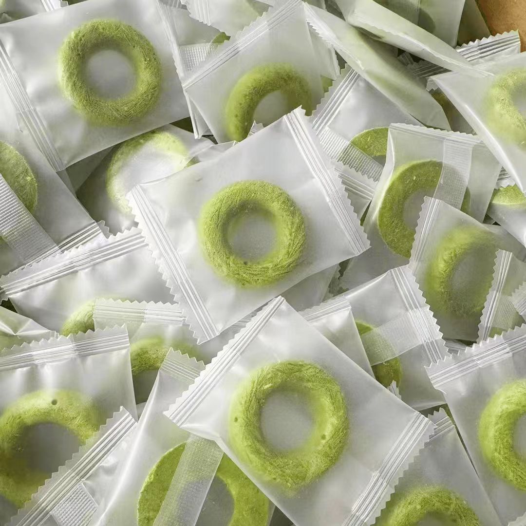 Wholesale freeze-dried pet snacks cat Treats Freeze dried donuts Pet dog snacks and dog food cat snacks