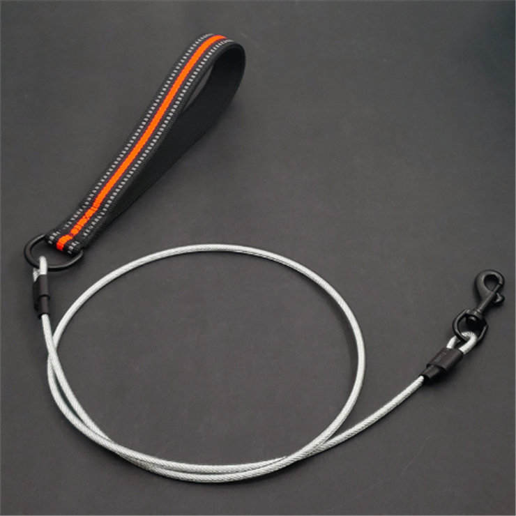 Comfortable Reflective Soft Padded Handle Chain Dog Leash Anti Chew Proof Metal Pet Leash for Medium Large Dogs