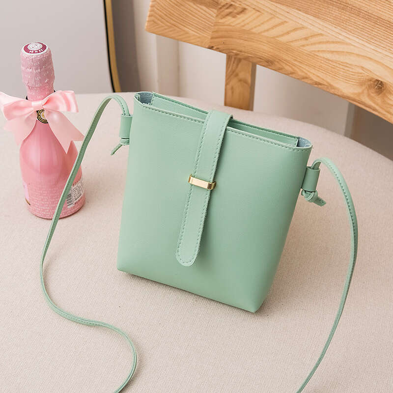 Bucket 2023 spring new product, women's shoulder mobile phone makeup crossbody bag, simple casual small bag