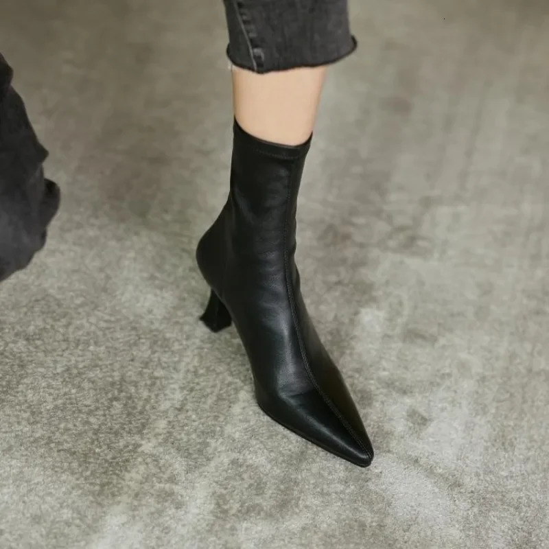 Female Shoes on Sale Zipper Womens Boots Autumn Pointed Toe Solid Short Barrel Mid Heeled Rubber Versatile Fashion Boots 241114