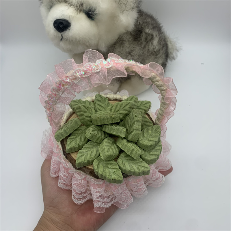 wholesale raw bone meat cats treats freeze dried chicken meat cubes dogs cats eating