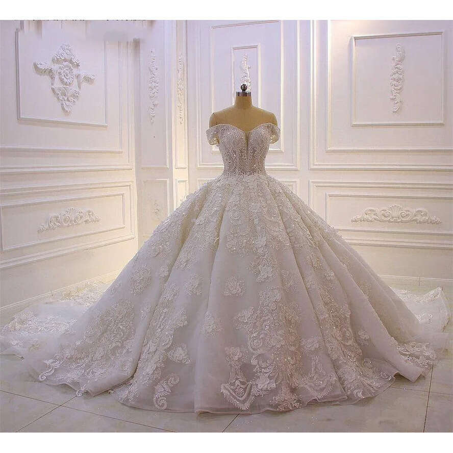 Dubai Sparkly Beaded Off Shoulder Ball Gown Dress 3D Wers Lace Appliqued Princess Vintage Arabic Wedding Bridal Gowns