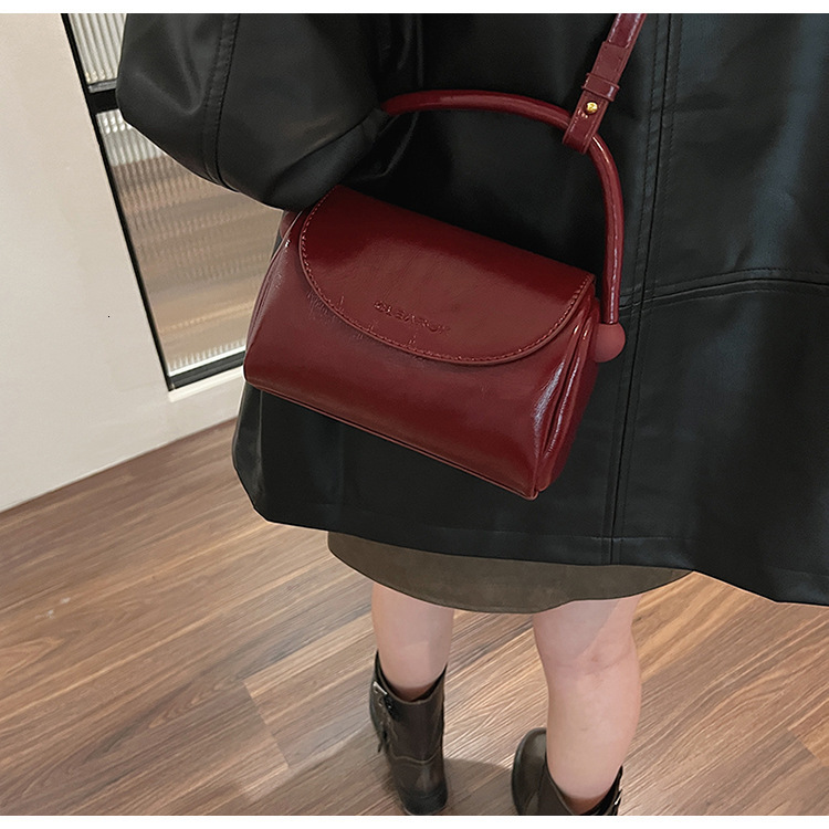 Outsourced Autumn/winter New Handheld Small Square Women's Fashion Versatile Single Shoulder Crossbody Bag