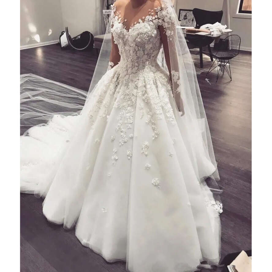 Elegant Lace A E Dresses Arabic Sheer Long Sleeves Tulle Applique 3D Ral Beaded Sweep Train Bridal Wedding Gowns With Buttons Bc3370