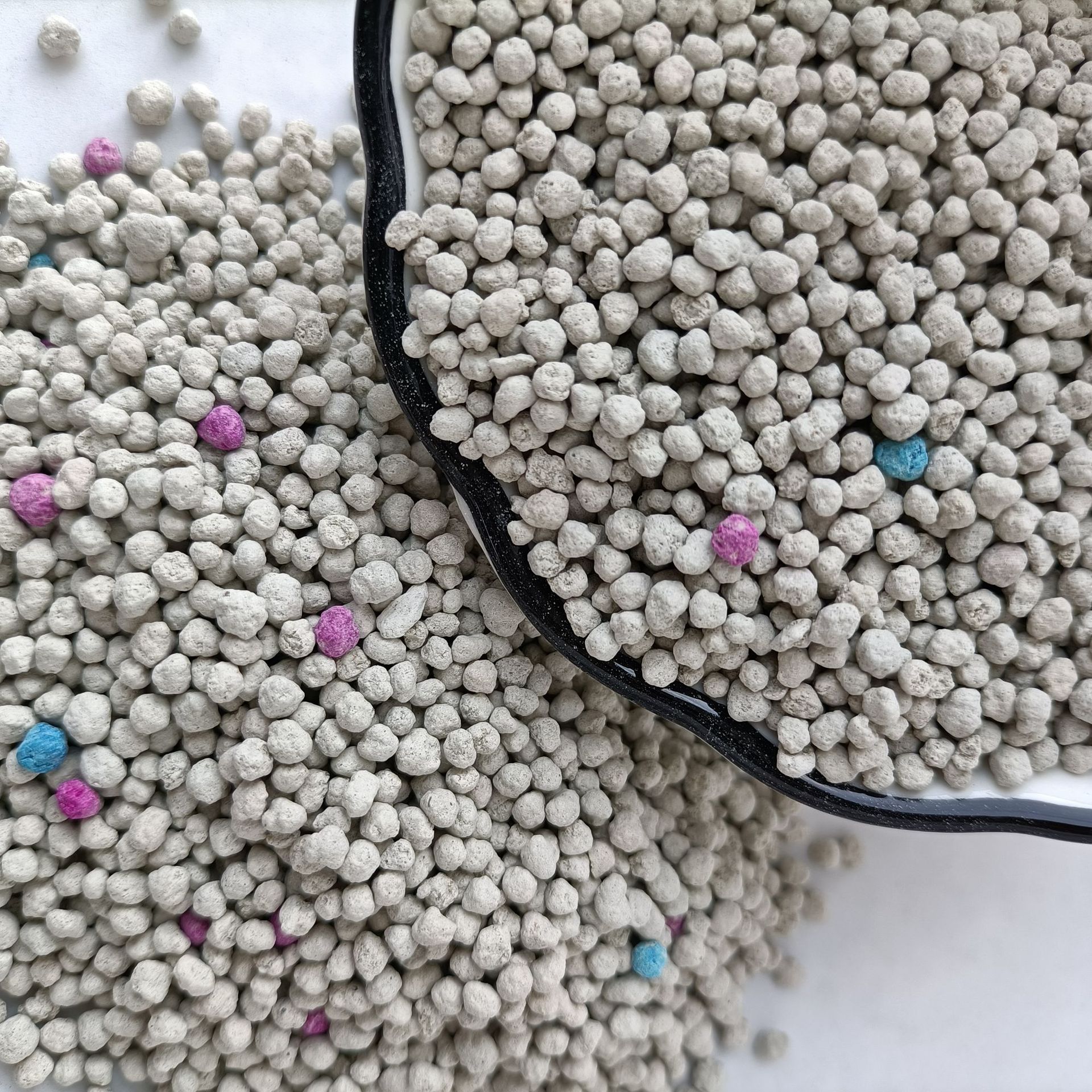 Wholesale Natural Sodium Bentonite Cat Litter Many Scents Odour Lock Strong Dust Free Clumping Premium