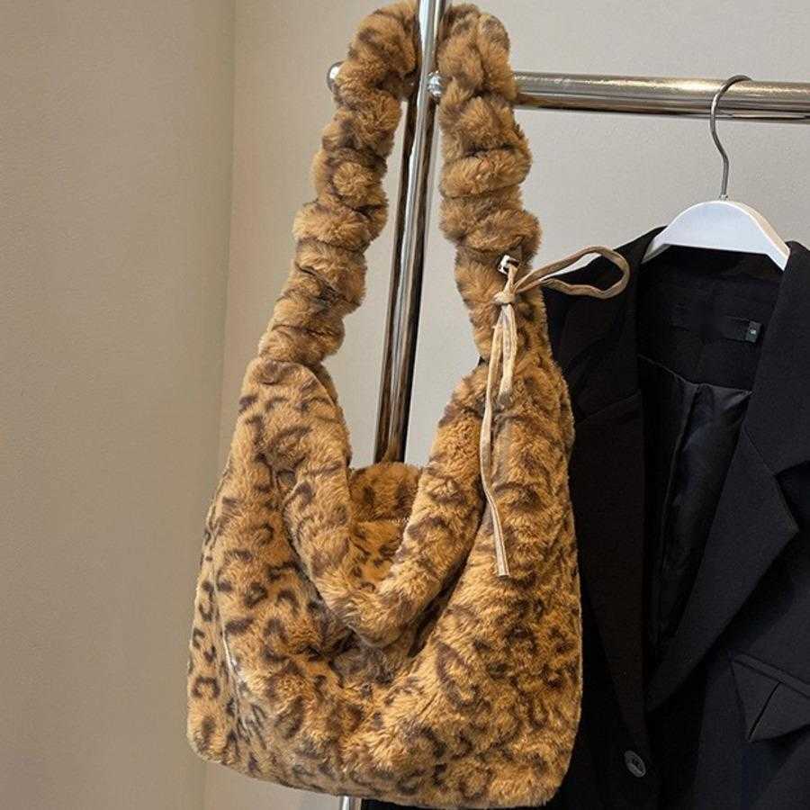 Bag Autumn winter WoMens Bag Spicy Girl Leopard Pattern Single Shoulder Underarm Bag Large Capacity Crossbody Bag Commuting Plush Bag 241104