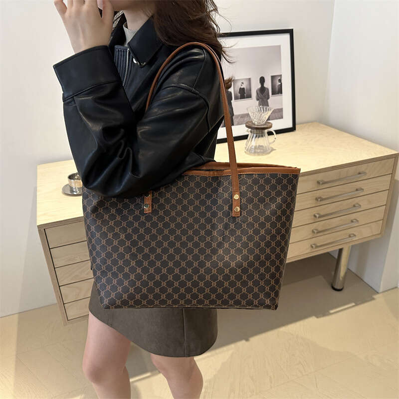 2024 Autumn High end Western Style 100 Handheld for Women's Work Commuting Large Capacity Leisure Tote Bag
