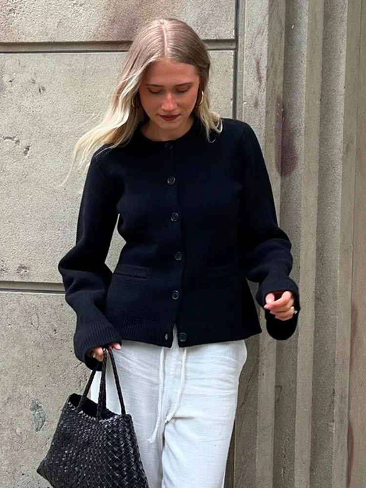 Casual Knitted Cardigan Women Solid Slim Oneck Long Sleeves Single Breasted Pocket Female Coats Autumn Lady Knitwears 241112