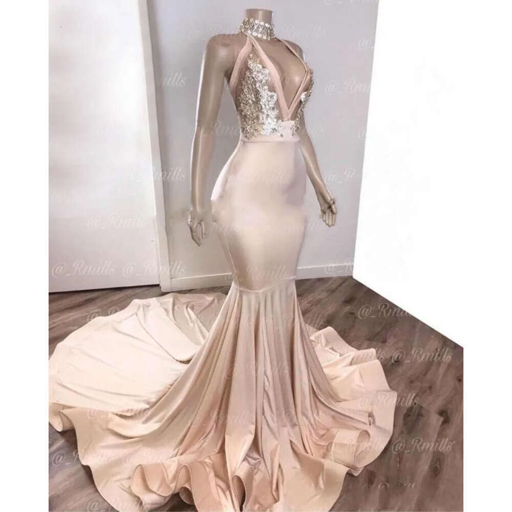 Long Prom Sexy Dresses Mermaid Halter Satin Backless Lace Applique Beaded Evening Gowns Vintage Arabic Party Dress