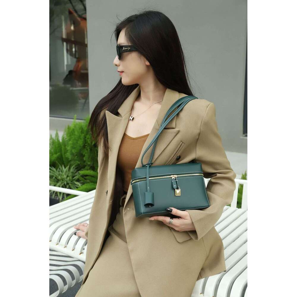 High end small square 2025 new exquisite armpit genuine leather women's niche temperament tote bag