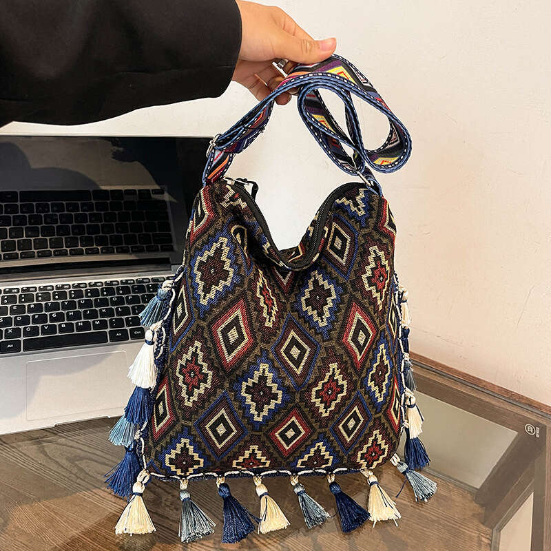 Large capacity Bohemian tassel 2024 new ethnic style hand-held tote ins single shoulder crossbody bag
