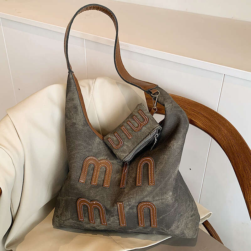 Large Capacity 2024 New Fashionable Casual Single Shoulder Tote Soft Face Versatile Commuter Crossbody Bag for Women