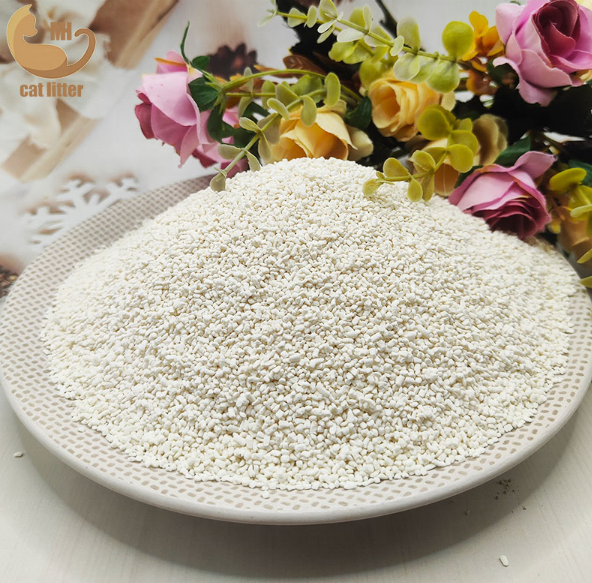 Free sample pet products Clumping Bentonite clay Cat Litter Sand with Activated Carbon