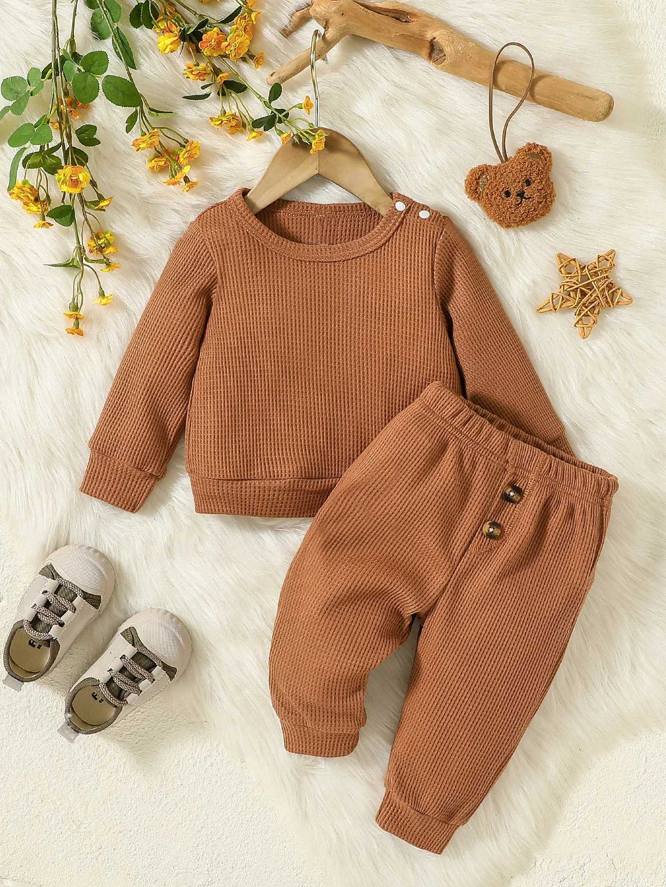 Clothing Sets 2Pcs Winter Autumn Baby Boys Clothes Set Tops Round Neck Long Sleeve Solid Color + Trousers With Buttons 6-24M H241126